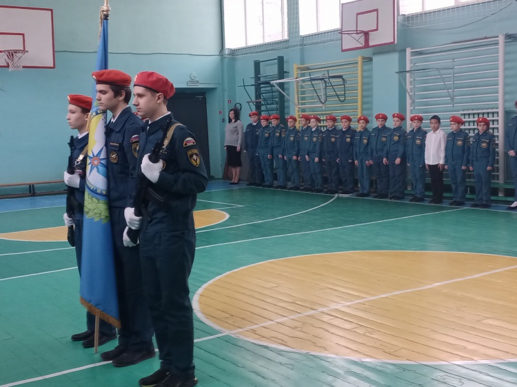 Кадеты школы № 19 в Волжском приняли присягу 18.206.14.36 