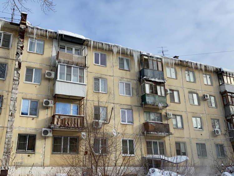 Крыши домов в Волгоградской области «заросли» сосульками 35.172.224.102 