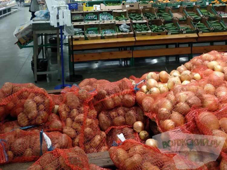 Картофель, куры и бананы: в Волгоградской области сравнили цены на продукты