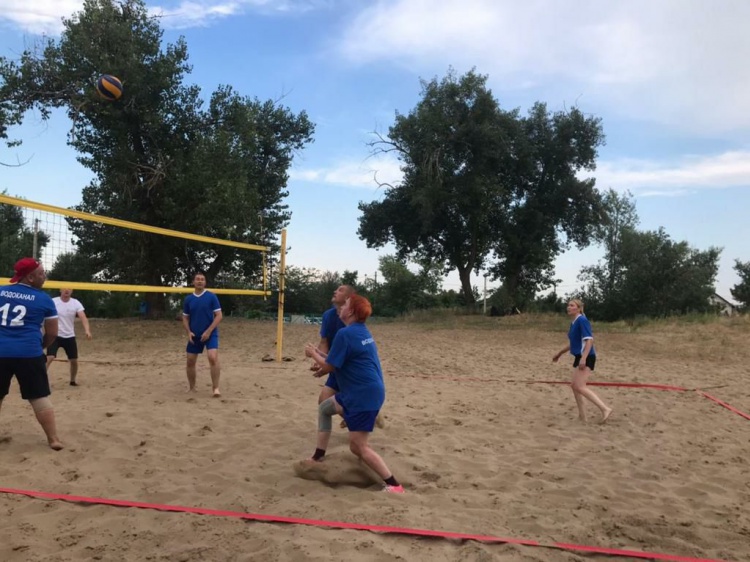 Муниципальные предприятия Волжского сразились в пляжный волейбол 18.232.59.38 