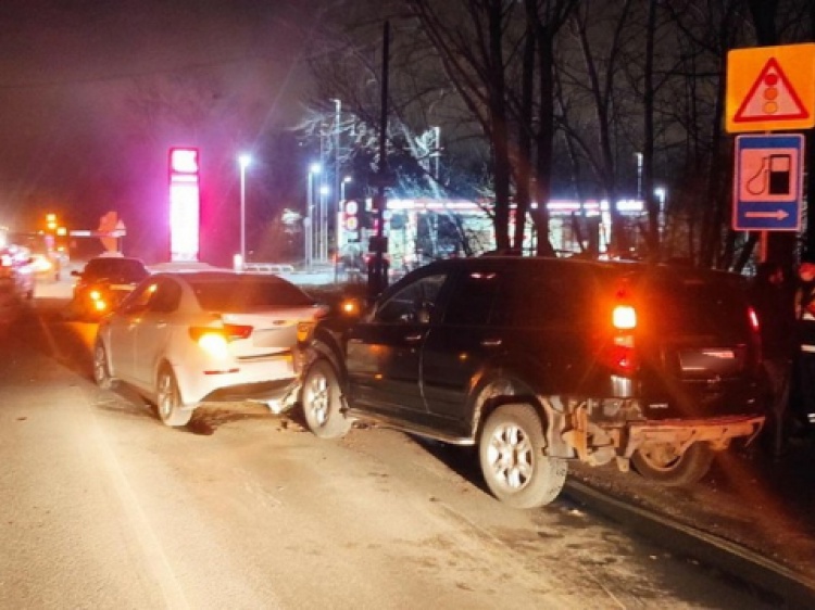 На краснослободской трассе пьяный водитель протаранил машины в пробке