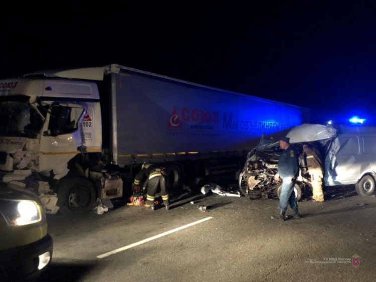 На трассе водитель фургона разбился насмерть в лобовом с «КамАЗом» 3.235.65.220 