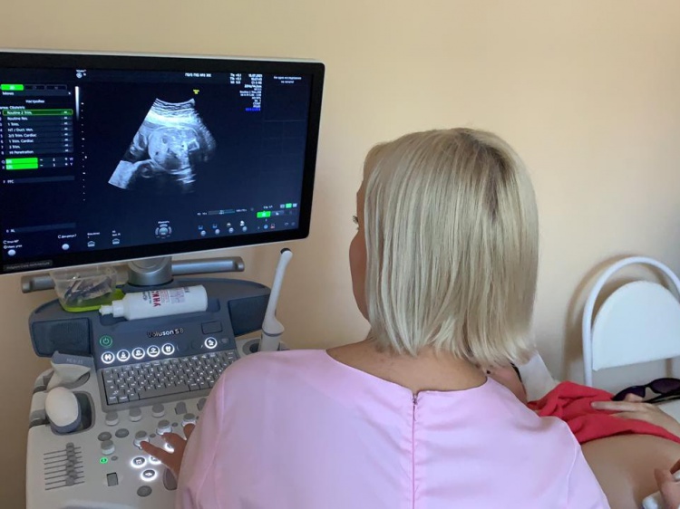 Врачи больницы в Волжском вовремя выявили опухоль у 15-летней девочки