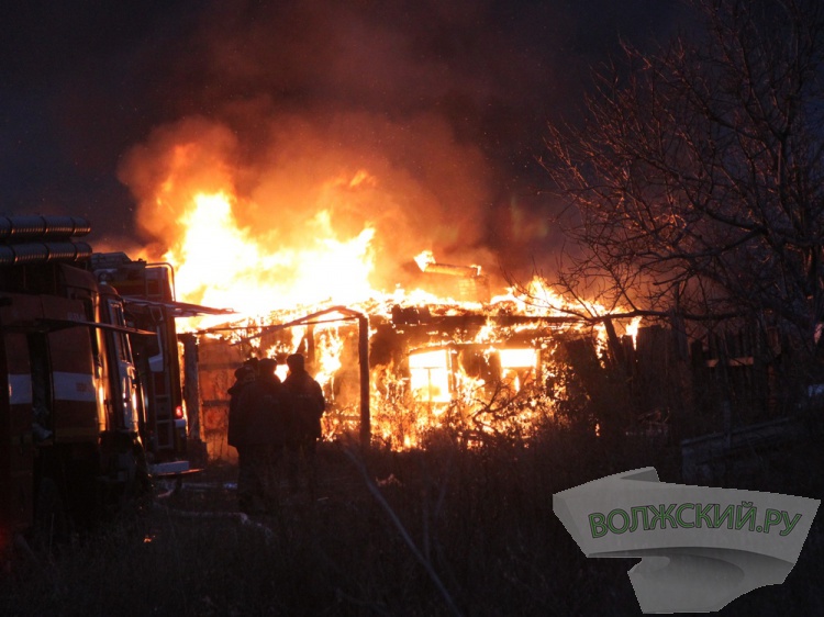 В Волжском за сутки сгорели два дома