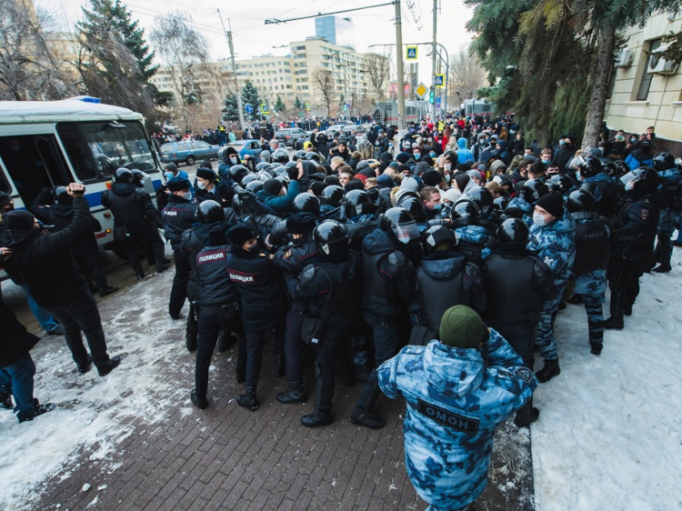 «Протестная» суббота: россияне по всей стране вышли на акции протеста 18.232.56.9 