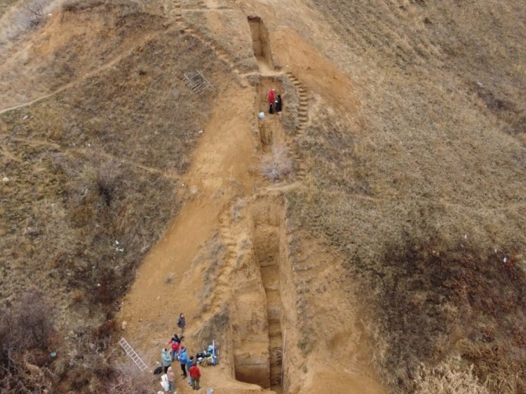 Ученые исследуют пробы грунта со стоянки первобытного человека в регионе 3.215.190.193 