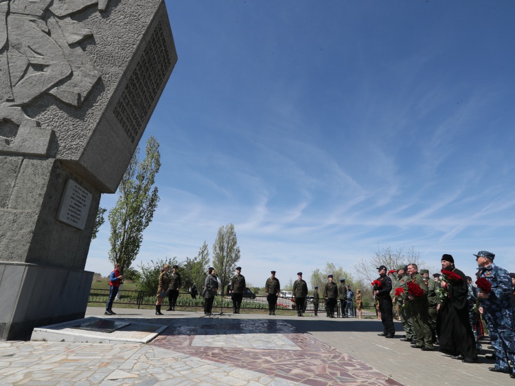 В преддверии Дня Победы в Волгограде продолжаются раскопки в местах сражений 35.172.223.251 