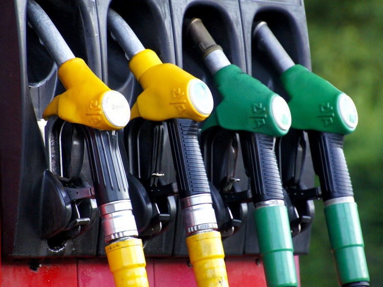 В Волгоградской области цены на бензин обновили очередной «потолок» 44.197.111.121 