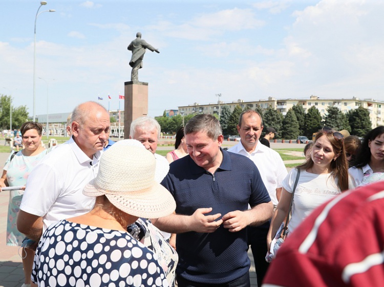 В субботу Волжский посетил губернатор Андрей Бочаров 3.235.228.219 