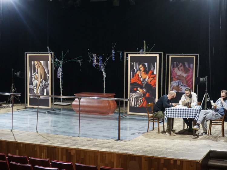 Молодежный театр ВДТ закупает сценическое оборудование на 7,5 миллиона рублей