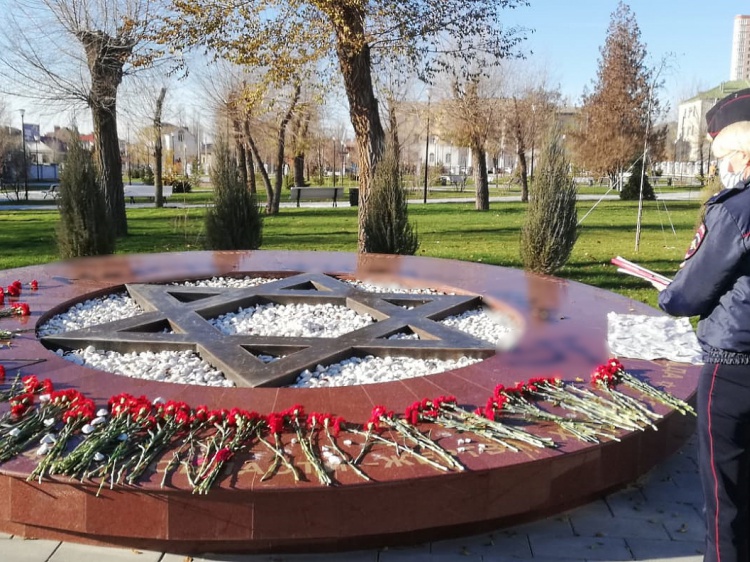 В Волгограде задержали осквернителя памятника жертвам Холокоста 18.232.56.9 