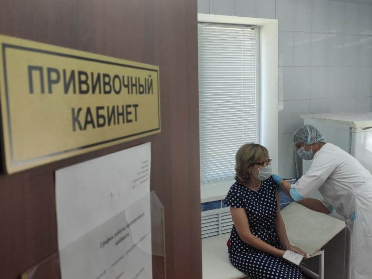 Оперштаб Волгоградской области: больше коек, вакцинация всех чиновников и запас продуктов 18.232.56.9 