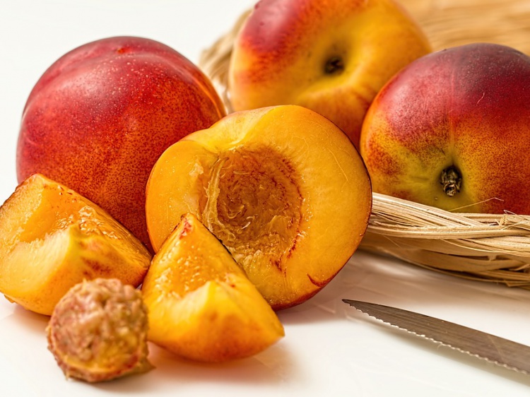 В Волгоградскую область пытались ввезти персики с опасным вредителем 18.234.244.170 