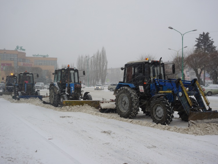 В Волжском для уборки снега на дороги вывели коммунальную технику 3.238.180.255 