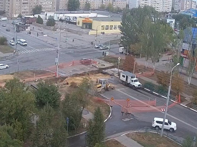 В Волжском продлили сроки ремонта на пересечении улиц Мира и Оломоуцкой 3.238.72.122 