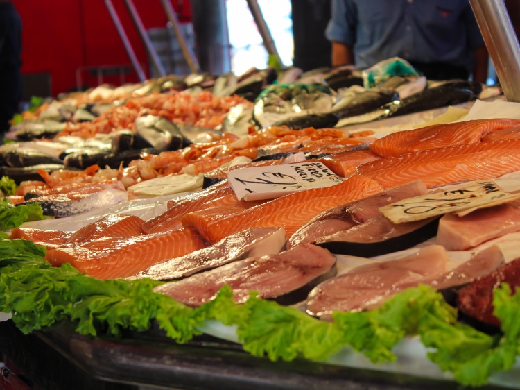 В Волгограде на ярмарке нашли почти 2 тонны сомнительной рыбы