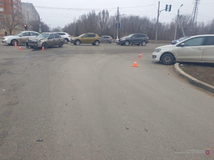 В Волжском в ДТП на перекрёстке пострадали трое 3.238.180.255 