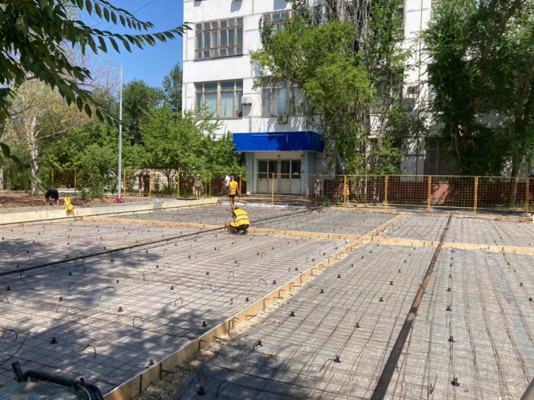 В Волжском заливают бетонную площадку под будущий памп-трек 3.236.221.156 