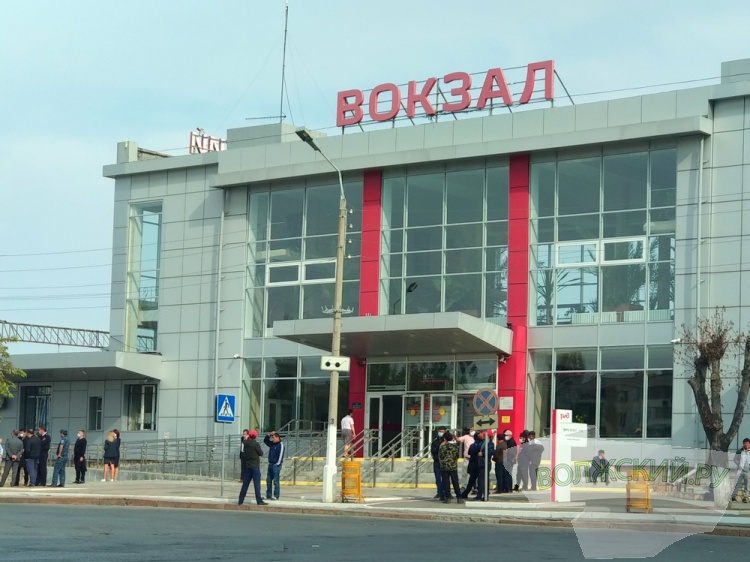 Из Волжского запустят еще 8 поездов в Ташкент для вывоза мигрантов 23.20.20.52 