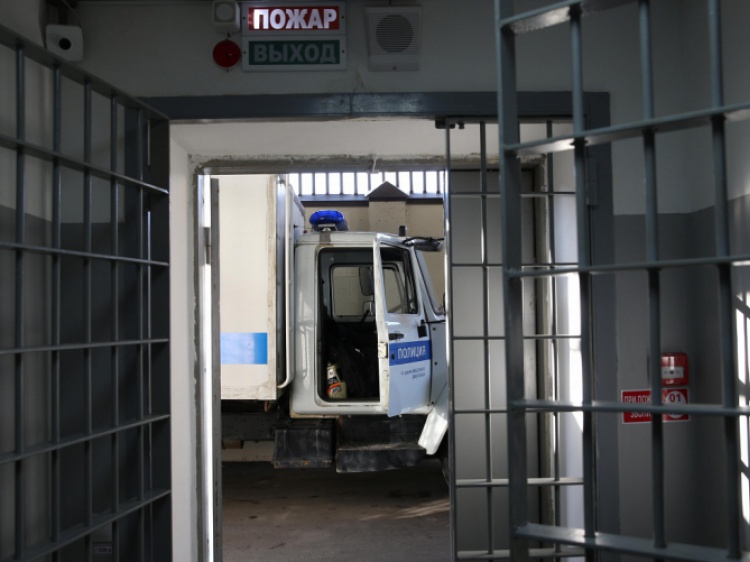 Волгоградца закрыли в камере на 7 суток за хулиганство у Вечного огня