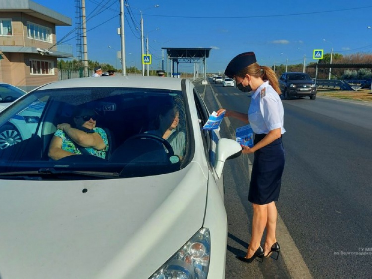Волгоградских автомобилистов предупредили о недопустимости громкой музыки 35.172.223.251 
