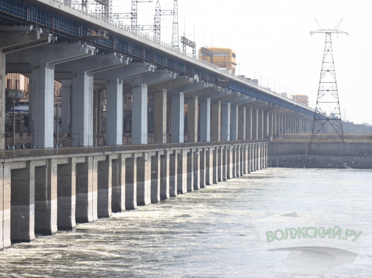 Росводресурсы резко увеличило сбросы через Волжскую ГЭС