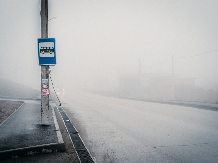 Под Волгоградом водитель автобуса среди ночи «забыл» на трассе 13-летнего пассажира