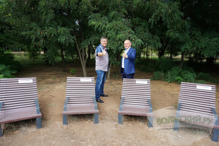 Завод AB InBev Efes в Волжском установил мебель из переработанного пластика в парке «Новый город»