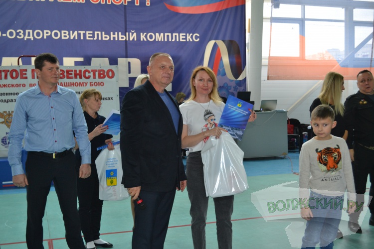 220 рукпопашников встретились в Волжском на турнире памяти С.В. Цуцунавы