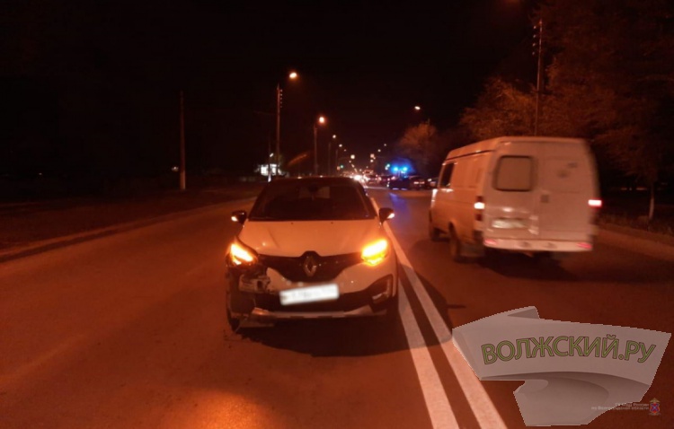На дорогах Волжского за полчаса столкнулись 4 машины: пострадал ребенок