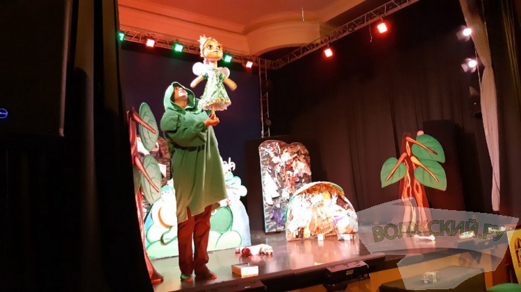 «Надо почувствовать дыхание зала»: в Волжском впервые показали кукольный мюзикл