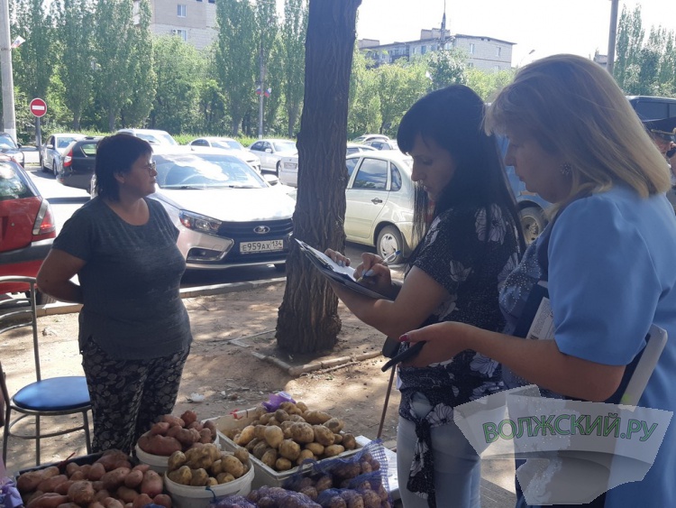Сомнительное качество и мусор: в Волжском снова разогнали уличных торговцев