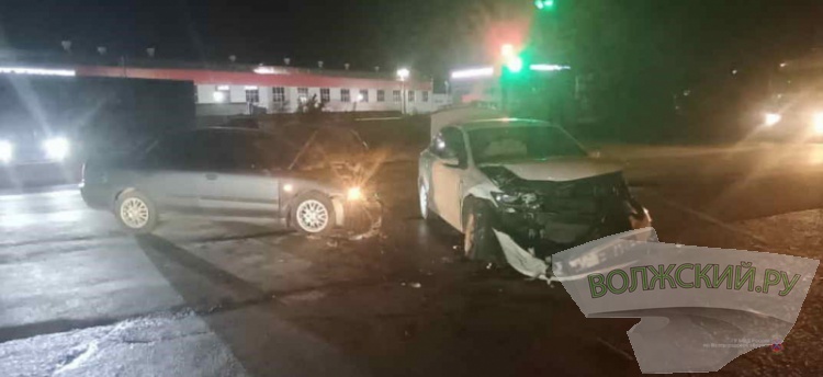 Три аварии за вечер: в Волжском в ДТП пострадала 7-месячная кроха