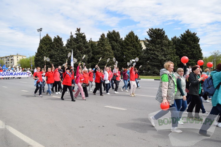 Труд и май: в Волжском впервые после пандемии прошла демонстрация трудящихся
