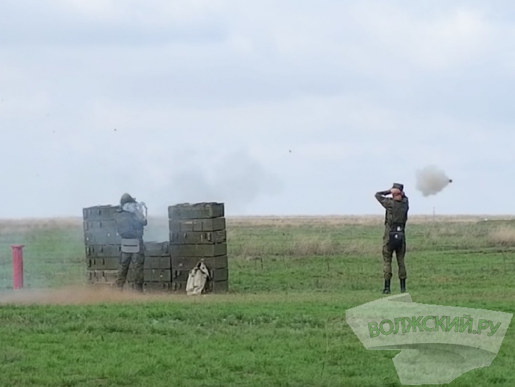 В Волгоградской области мобилизованных учат стрелять и оказывать медпомощь
