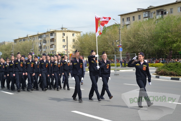 В Волжском прошёл парад в честь Дня Победы