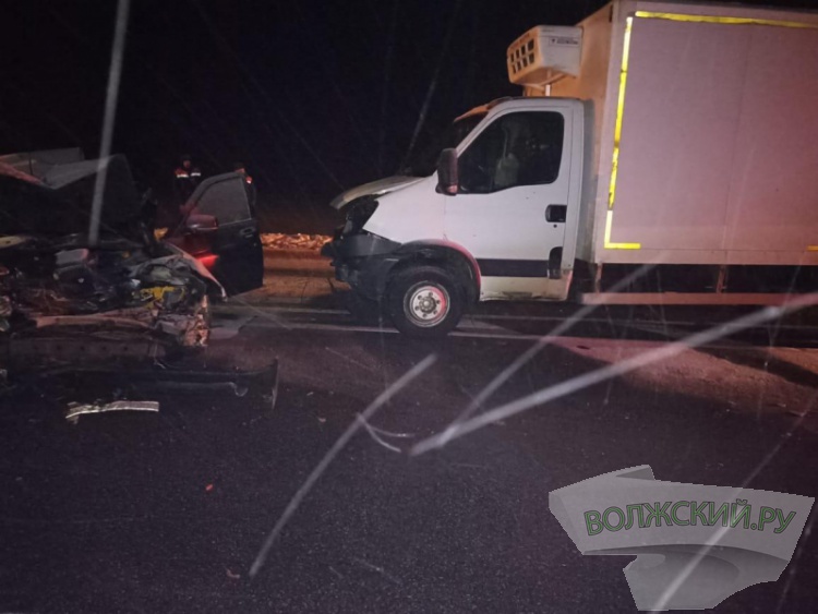 В Воронежской области в ДТП с трактором и грузовиком пострадала волгоградка