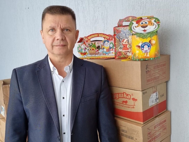 Благотворительная «команда» Юрия Дудника доставила подарки адресатам
