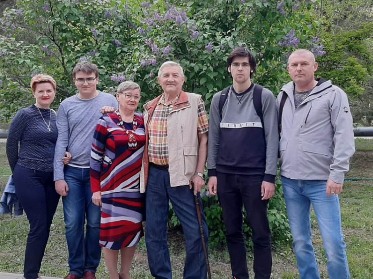 Две семьи из Волжского - в числе лучших в Волгоградской области 44.200.175.255 