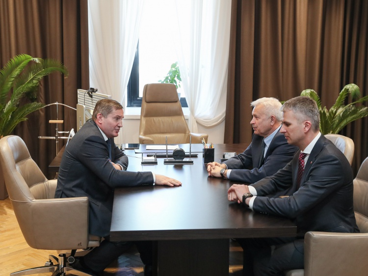 Глава Волгоградской области встретился с президентом «Лукойла» 18.232.52.135 