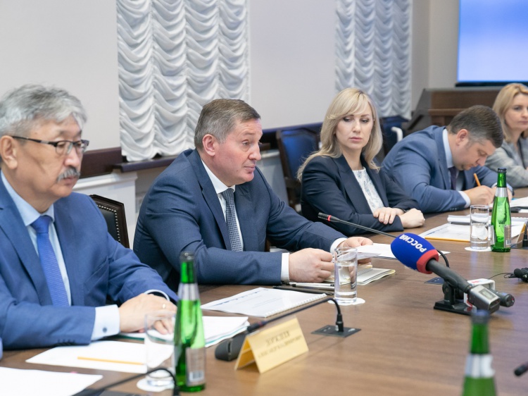 Губернатор Волгоградской области назвал причину падения спроса на некоторые товары 44.200.175.255 