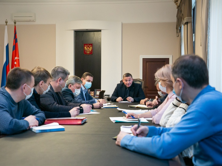 Губернатор Волгоградской области провёл совещание по ситуации с беженцами