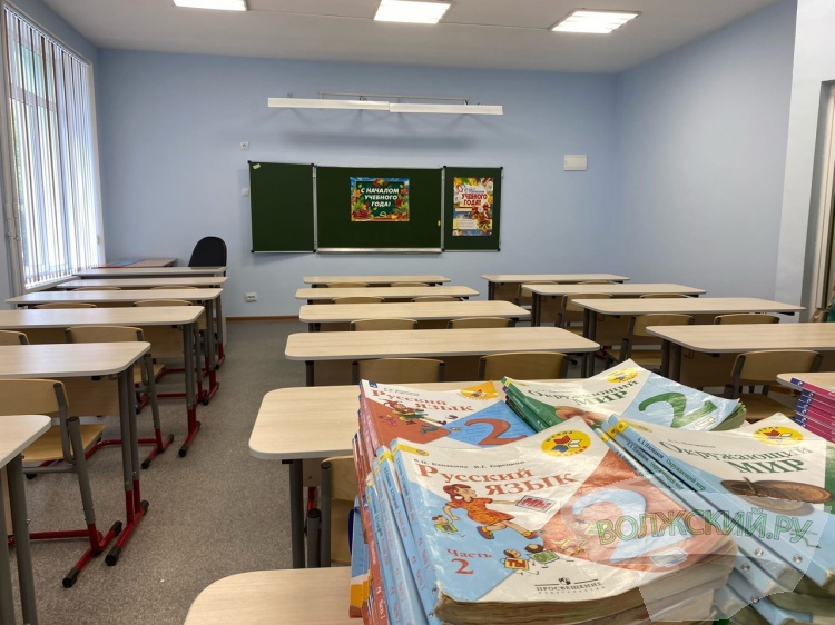 Три педагога из Волжского получат от губернатора по 50 тысяч рублей