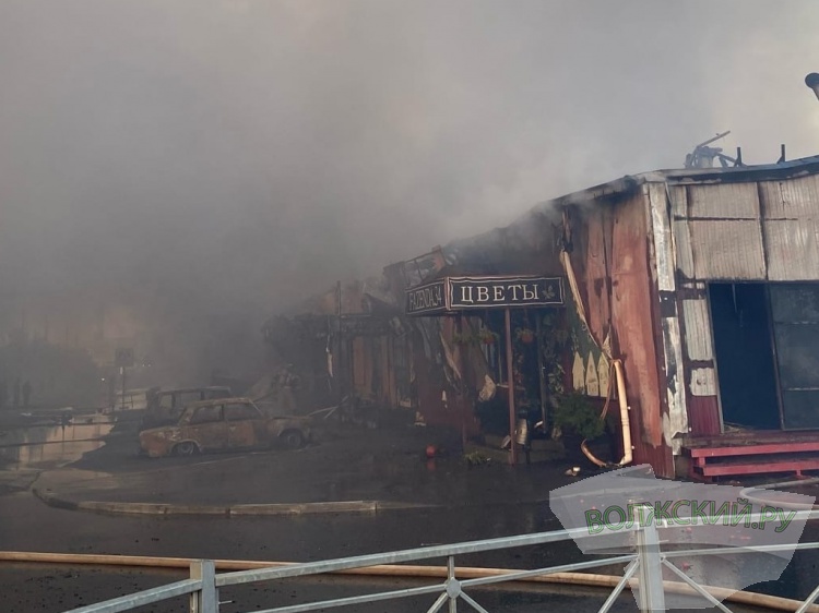 Пострадавшим в пожаре на «Людмиле» торговцам помогают в ситуационном центре