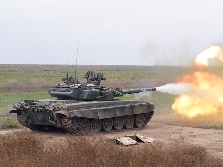 Мобилизованные волгоградцы осваивают танк Т-90А
