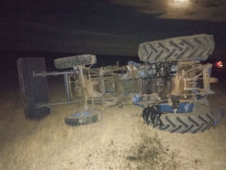 На быковской трассе «семерка» врезалась в трактор: водитель погиб