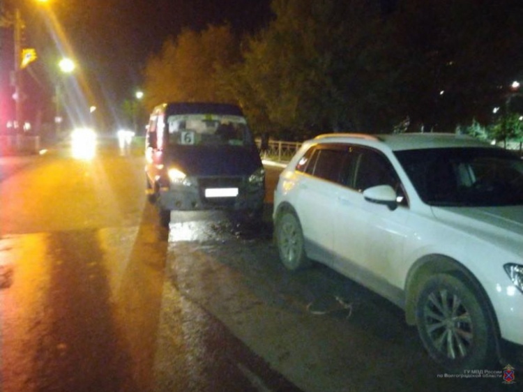 На дорогах Волжского за полчаса столкнулись 4 машины: пострадал ребенок 34.231.21.105 