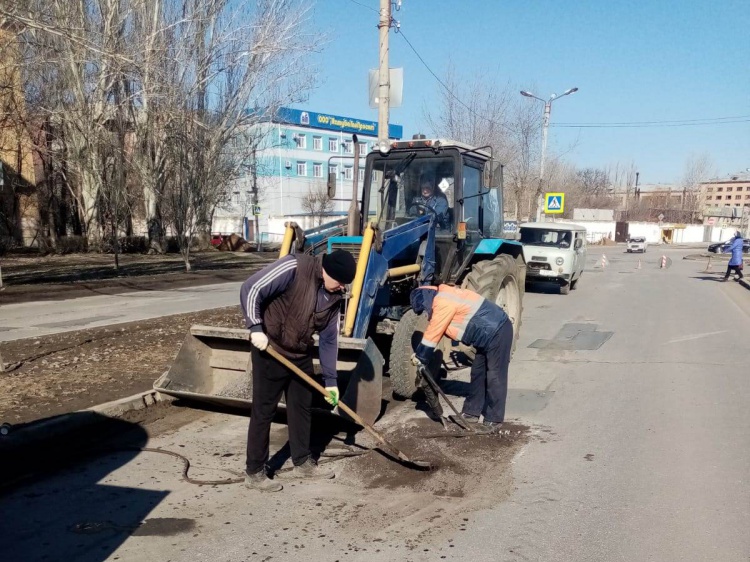 На дорогах Волжского закипела весенняя уборка 3.239.6.58 