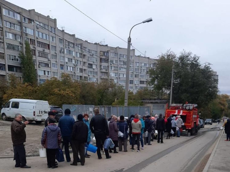 Почти 200 тысяч жителей Волгограда третьи сутки остаются без воды