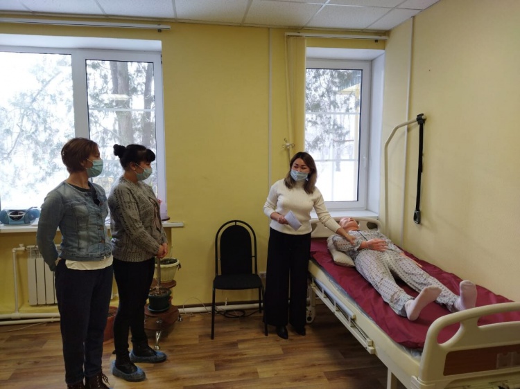 Тысячи жителей Волгоградской области научились ухаживать за родными